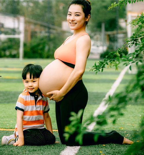 孕妇图片大肚子生活照,孕妇大肚子生活照中的温馨时光